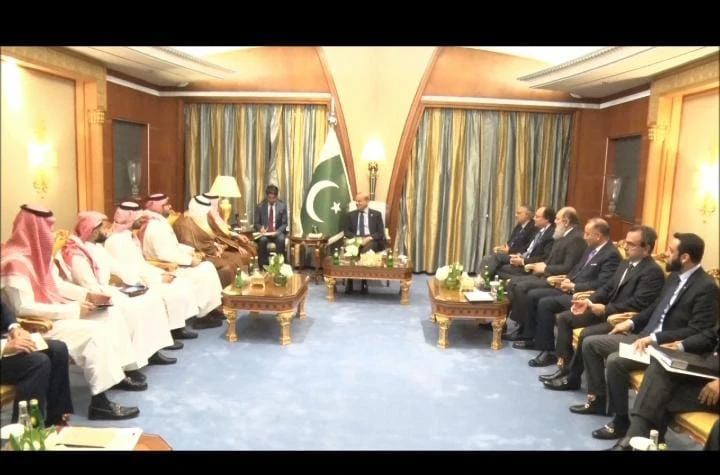 Saudi royal court delegation calls on PM Shehbaz in Riyadh