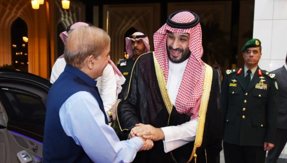 PM attends special dialogue, dinner hosted by Saudi Crown Prince