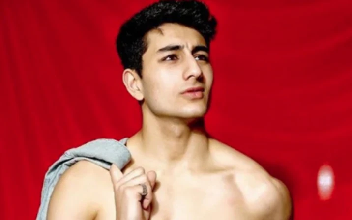 Ibrahim Ali Khan enters Instagram with a bang