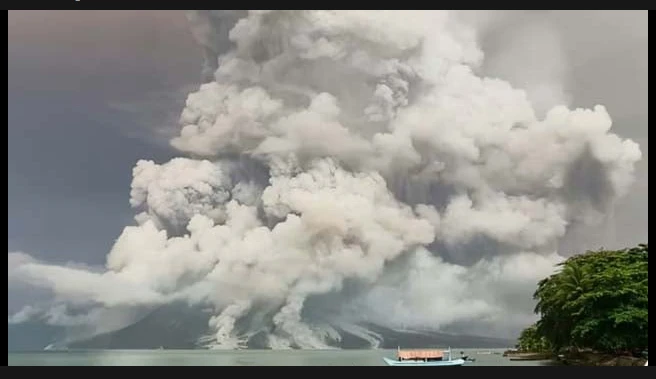 Indonesia's Mount Ruang erupts again, closes international airport