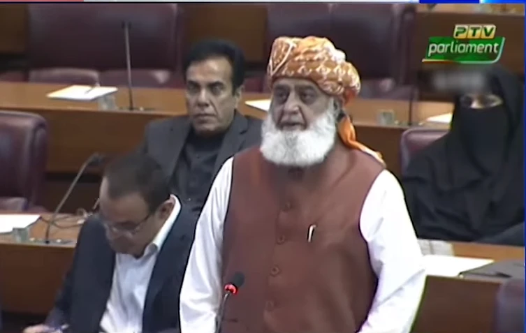 Senior journalist Saleem Bukhari’s in-depth take on Maulana Fazl’s support for PTI