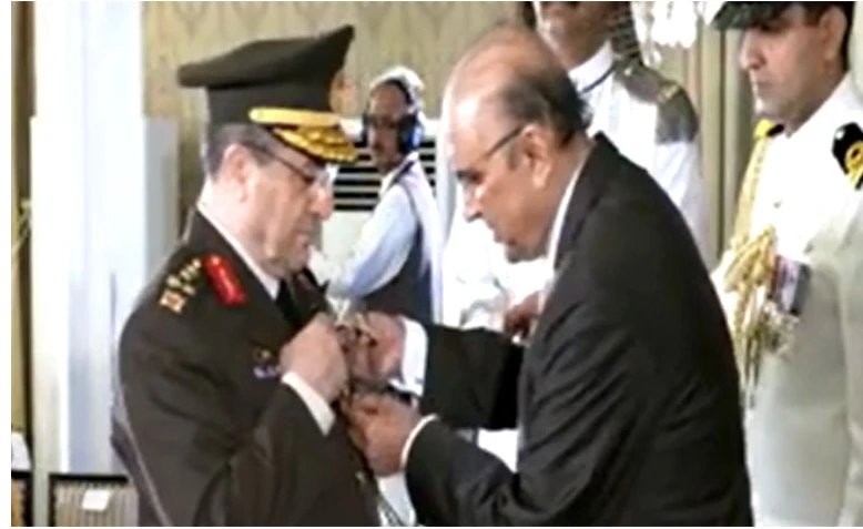 Turkish Commander awarded Nishan-i-Imtiaz (M)