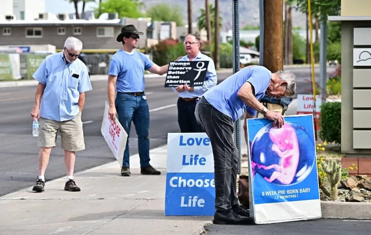 Abortion in Arizona: women race against the clock of an archaic law