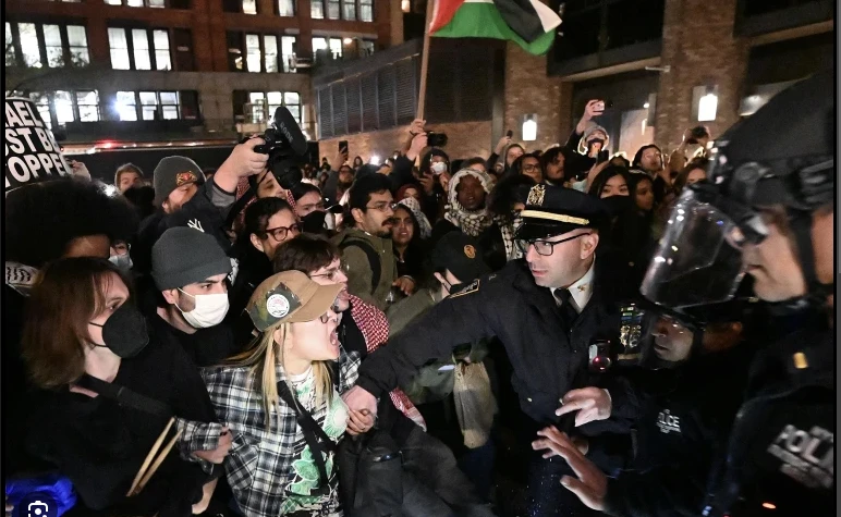 Police arrest Columbia University students, clear occupied building