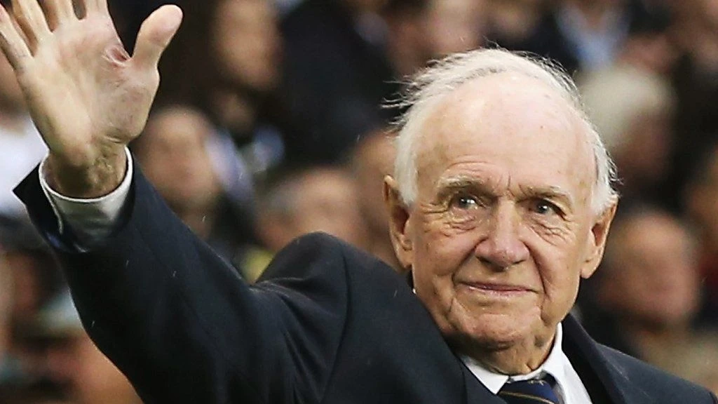 Former Wales and Spurs winger Medwin dies at 91