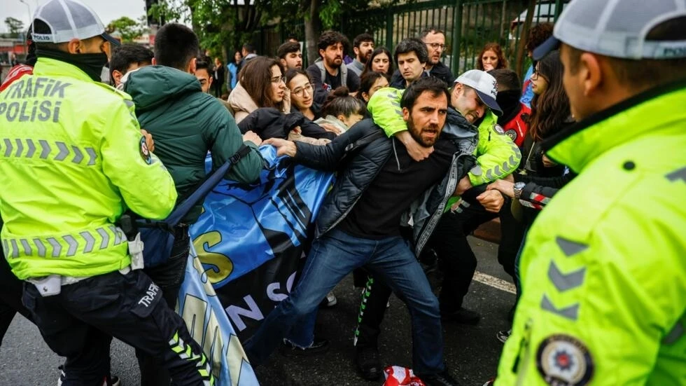 Istanbul police clash with May Day protesters