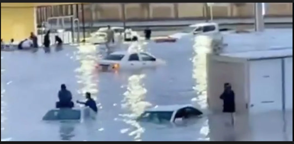 'Torrential' rains shutter Saudi schools, flood roads