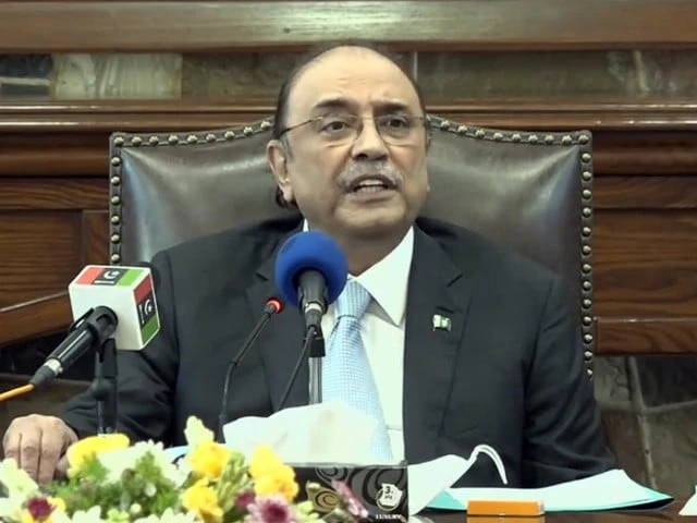 Zardari directs Sindh govt to complete Karachi Safe City Project on war footings