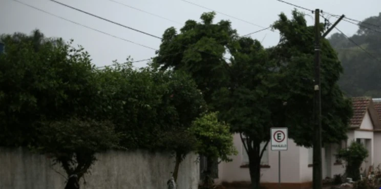 Death toll from rain, flooding in southern Brazil rises to 13