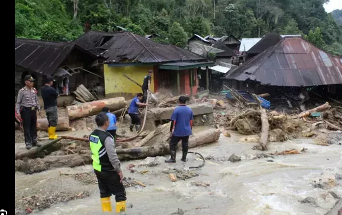 15 dead in Indonesia landslides, floods