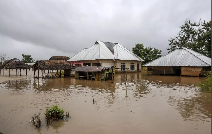 Flood-hit Kenya and Tanzania on alert as cyclone nears