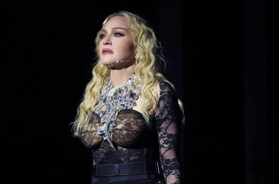 Madonna kicks off huge show before giddy fans in Rio