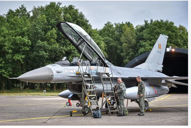 Fighter jet crashes at Singapore airbase