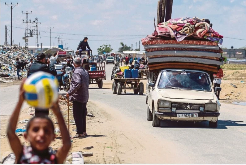 Mass exodus of Palestinians as Israel seizes Rafah crossing