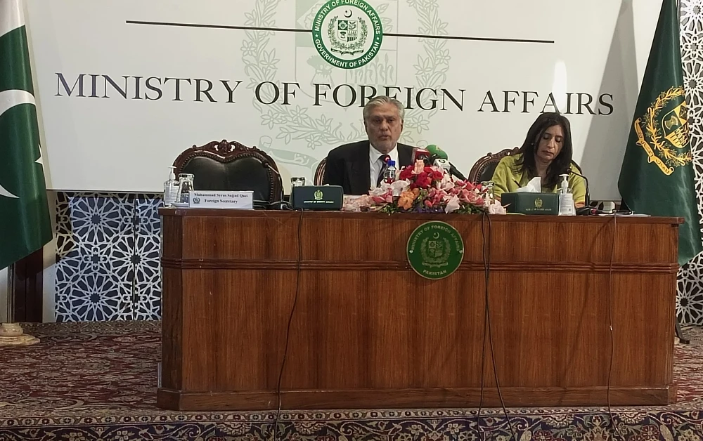 OIC members states vow to deepen bilateral cooperation on economic, trade, defence sectors: Dar