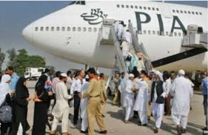 PIA makes it obligatory for pilgrims to carry their smartphones with them