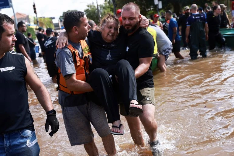 Brazil flooding death toll reaches 100