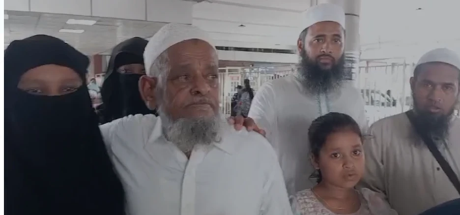 Pattoki’s resident Qari Kabir reunites with family in Bangladesh after 37 years