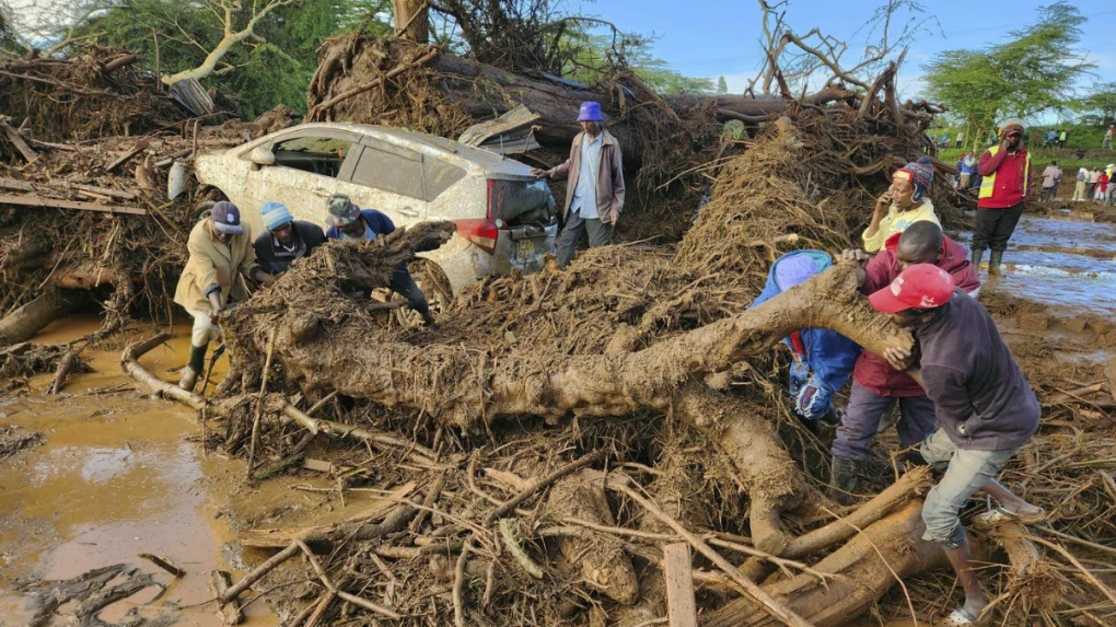 Flood-hit Kenya pays tribute to victims of dam burst