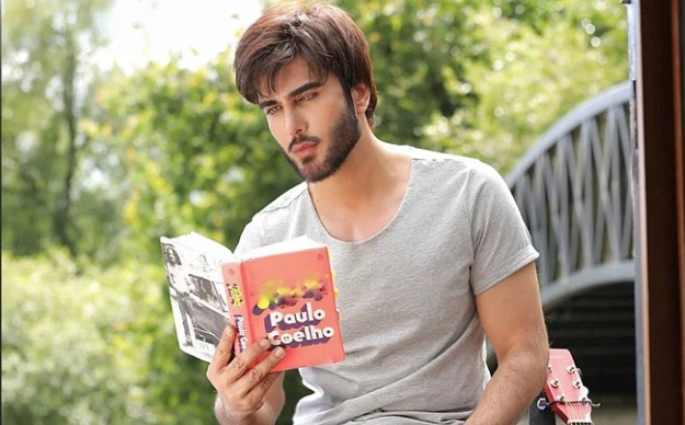 Imran Abbas pays tribute to mother