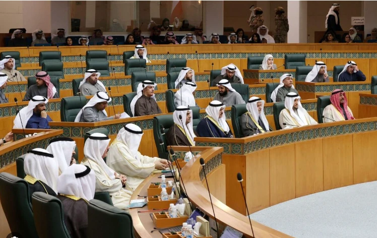 Kuwait approves new government amid political crisis