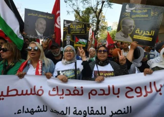 Three Tunisian pundits arrested over critical remarks: lawyers