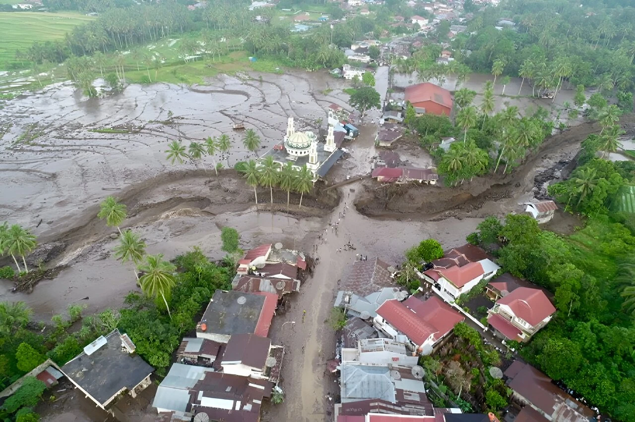 Indonesia flood death toll rises to 44 with 15 missing