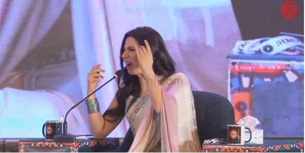 Audience throw objects at Mahira Khan during Pakistan Literature Festival