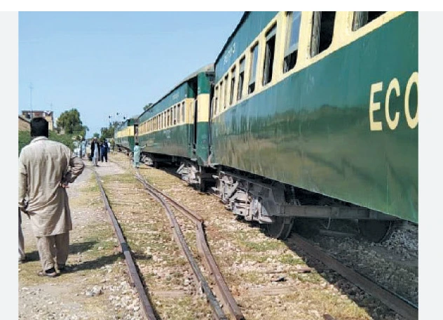 Bogie of train coming from Multan to Karachi derails