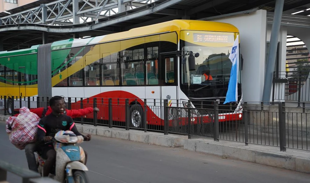 Innovative electric bus service kicks off in Senegal capital