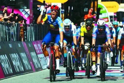 Milan claims Giro stage double as Pogacar retains lead