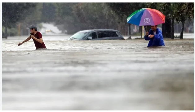 Four dead as heavy rains, wind lash Texas