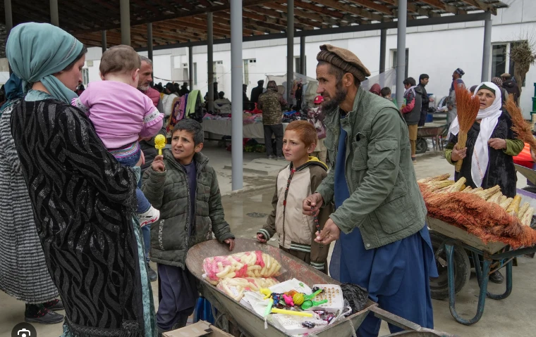 Afghans and Tajiks mix in rare but vital border bazaar