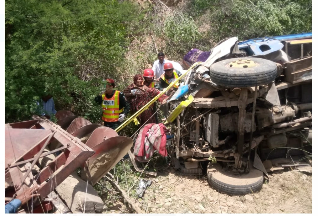 Nine children among 14 perish in Khushab mini-truck plunge