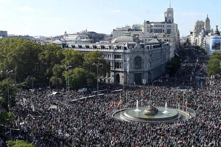 Thousands rally in Madrid to defend public healthcare