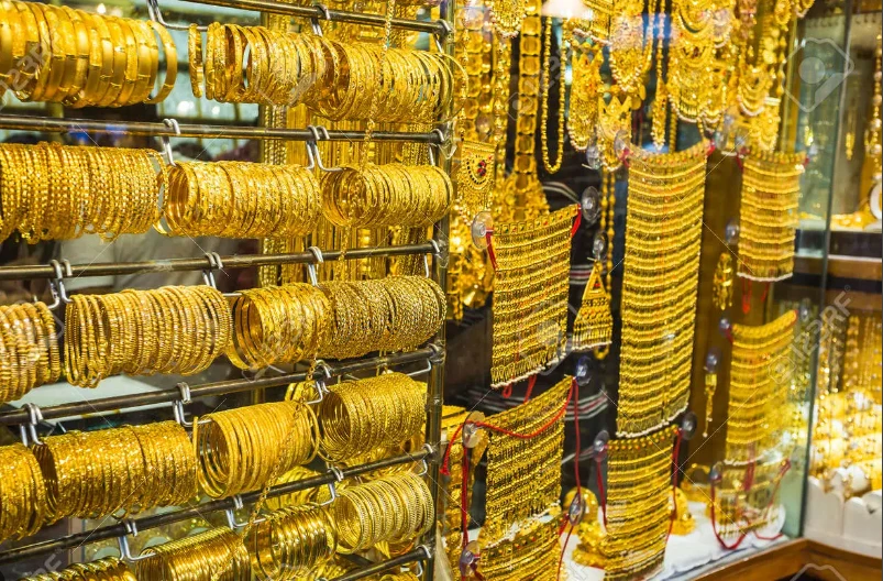 Gold price glitters over Rs250,000 per tola