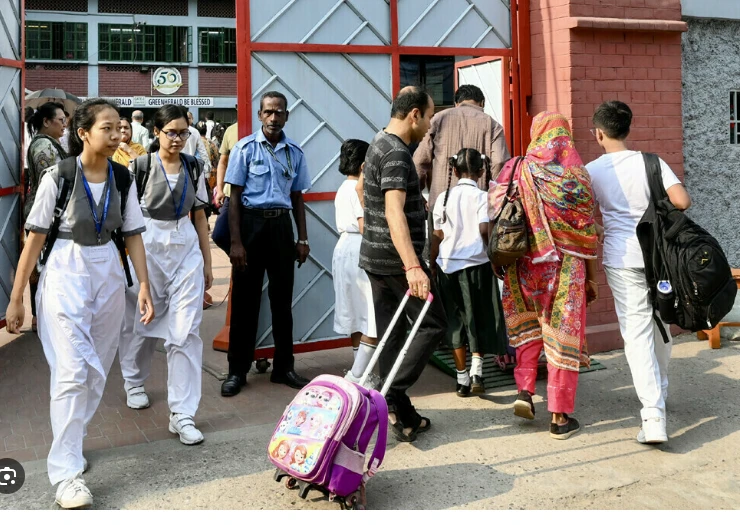 India shuts schools as temperatures soar