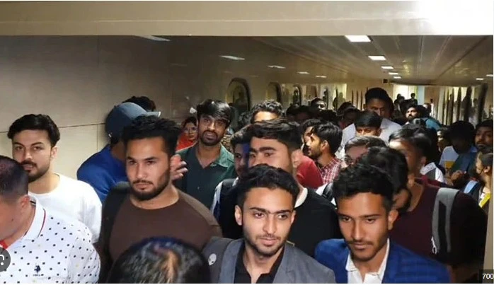 Over 170 Pakistani students belonging to Sindh return to Karachi from Bishkek