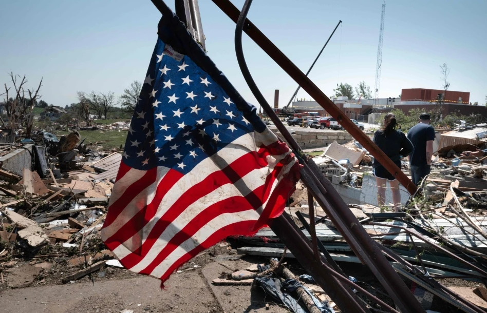 Tornado leaves five dead in Iowa