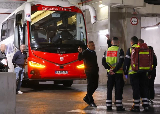 Buses ablaze after PSG and Lyon fans meet en route to French final