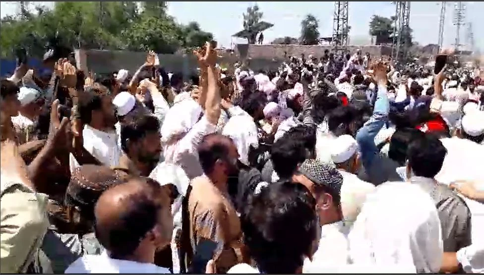 Peshawar protesters reach grid station to restore power