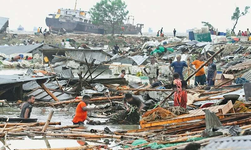 800,000 seek shelter as Bangladesh braces for cyclone