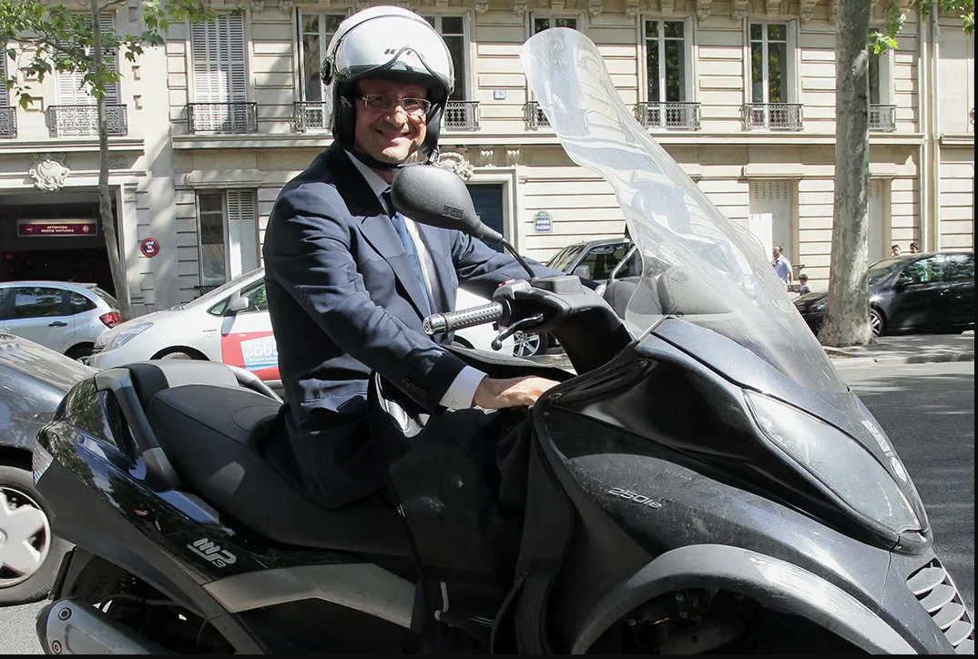 Hollande's love affair scooter auctioned off in France