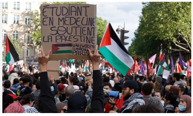 10,000 demonstrate in Paris against Israeli Gaza offensive