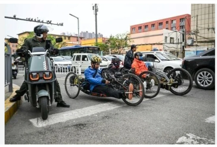 China wheelchair users claim outdoors with hand-cranked bikes