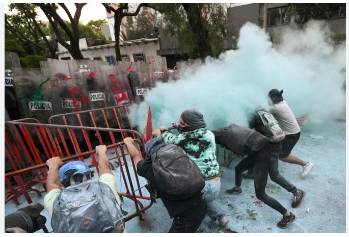 Clashes erupt at Israeli embassy protest in Mexico