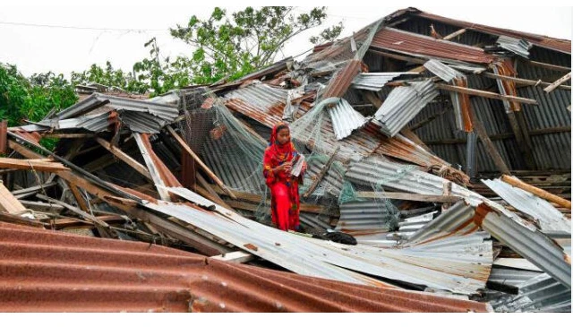 Cyclone toll in Bangladesh and India rises to 65