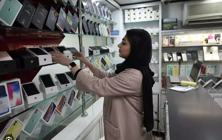 Iran iPhone users signal dismay over new models ban