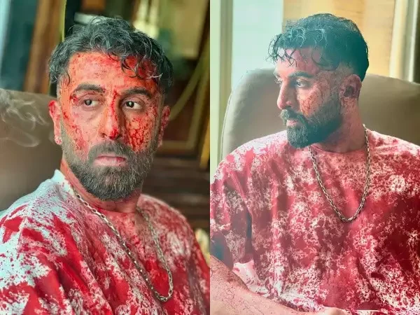 Ranbir Kapoor smeared with blood, pictures go viral