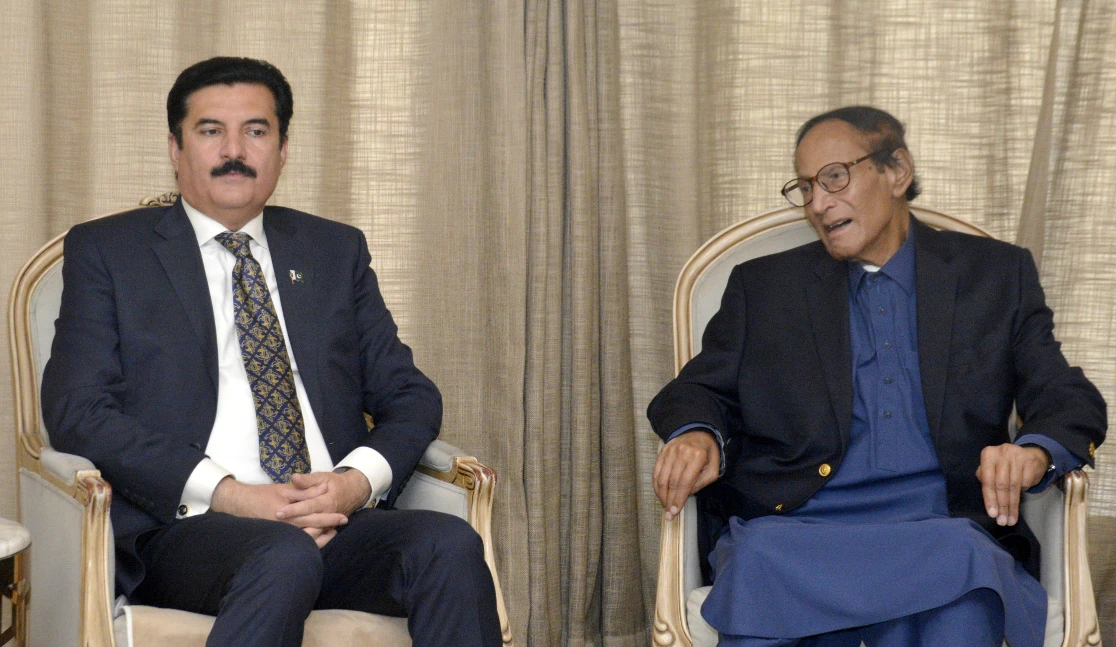 KP governor calls on Shujaat Hussain